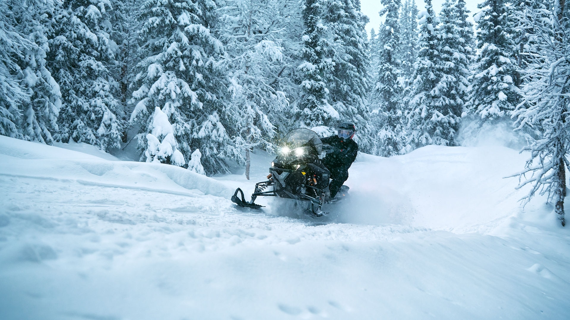 2027 Lynx Xterrain RE ajaa reitillä