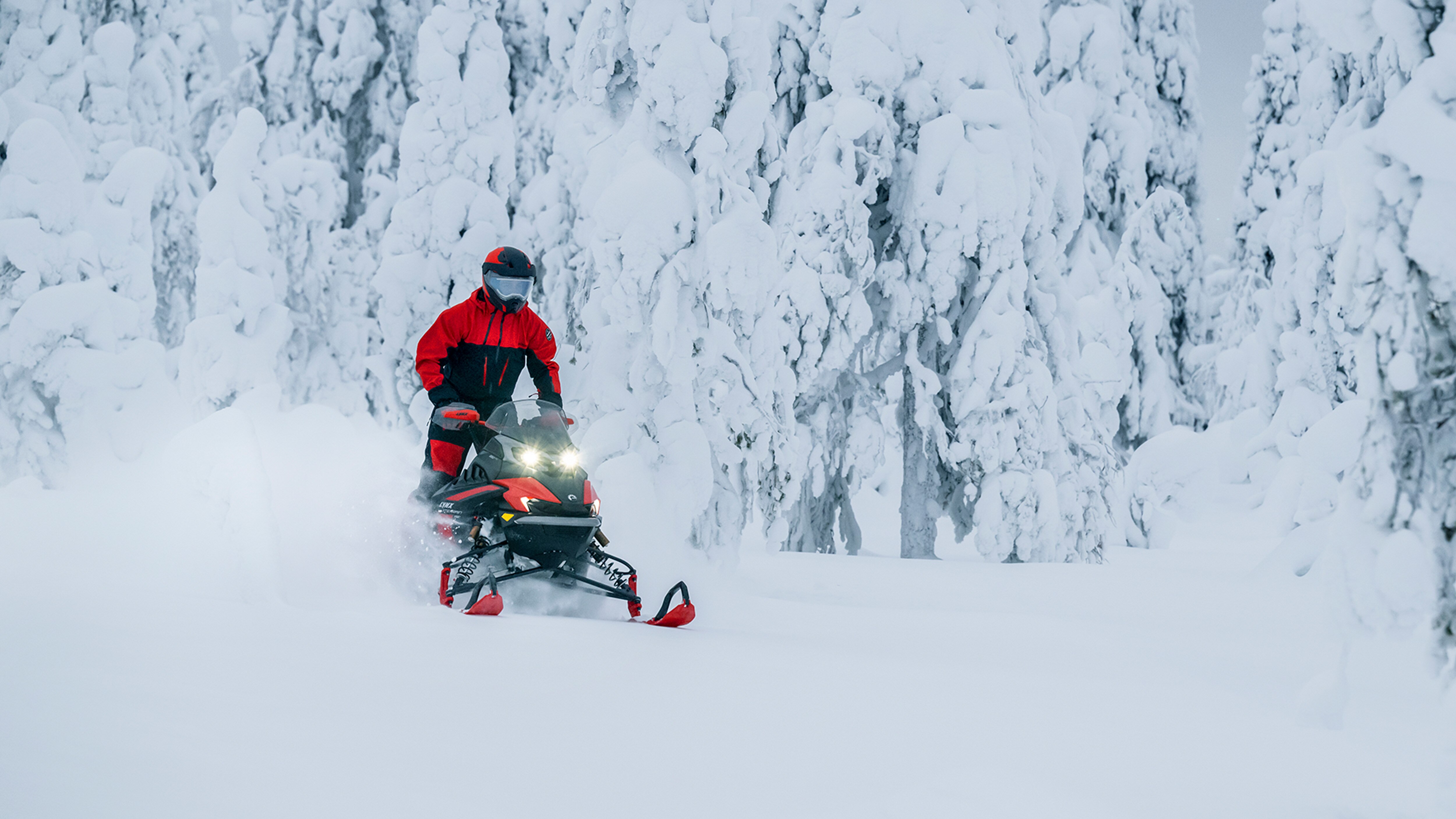 Lynx Xterrain RE riding in snowy forest