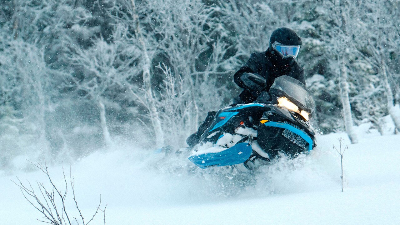 Lynx Commander RE snowmobile sidehilling in deep snow