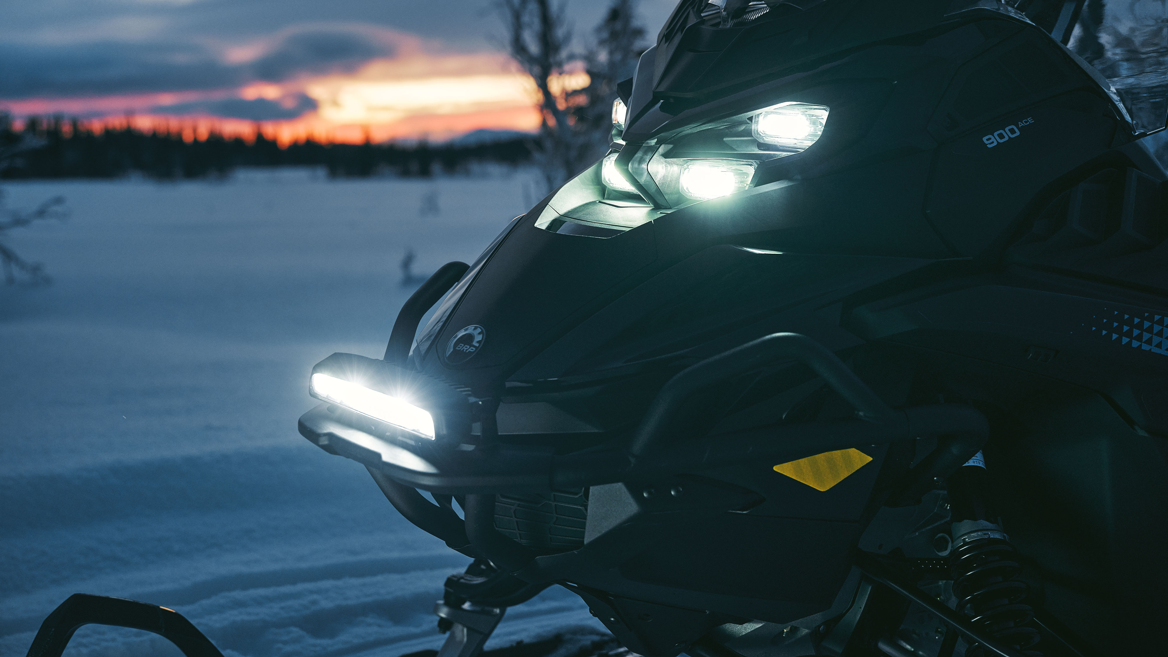 LED-strålkastare för snöskoter