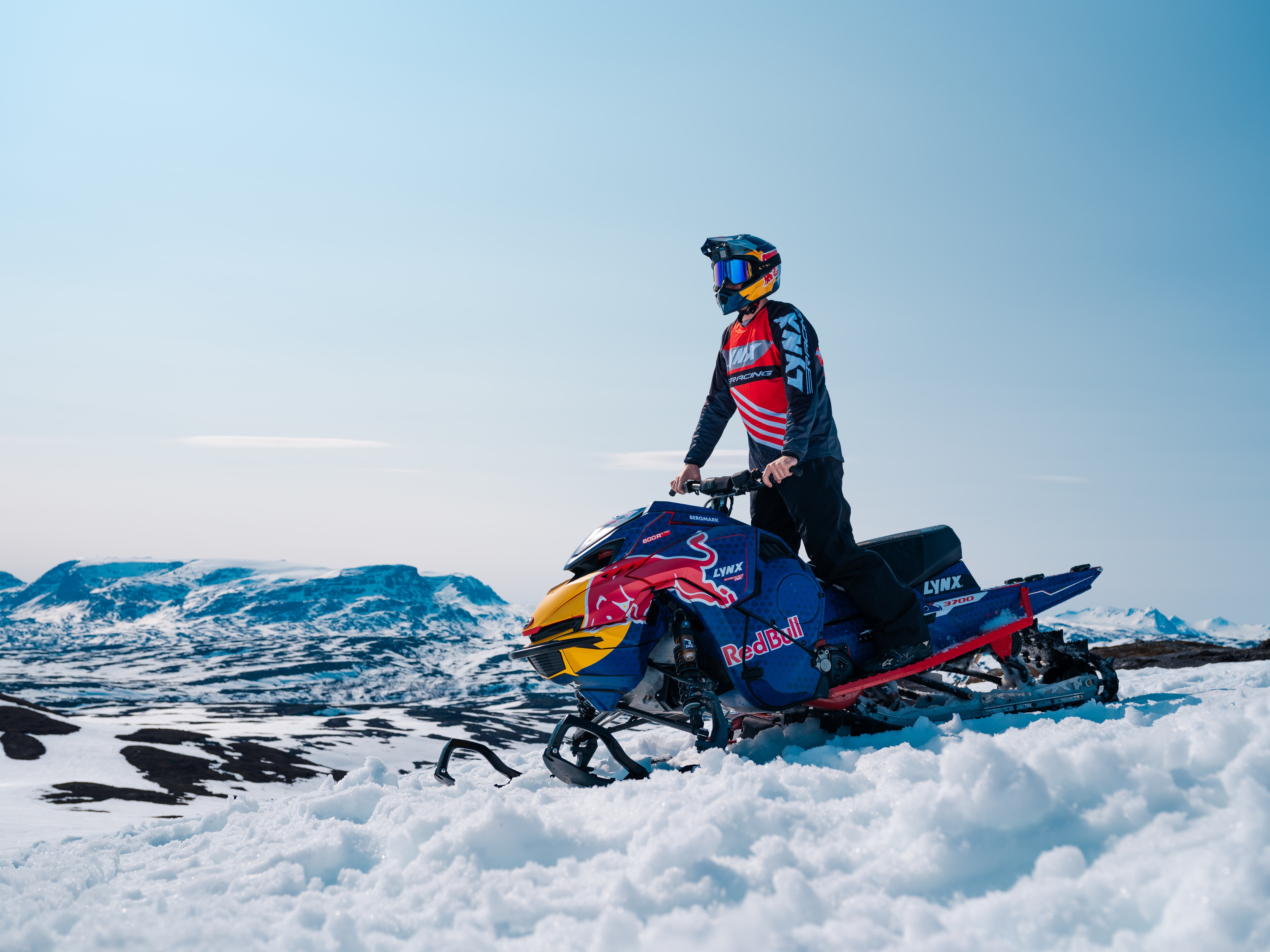 Lynx ambassador Andreas Bergmark standing on his 2025 Shredder snowmobile.