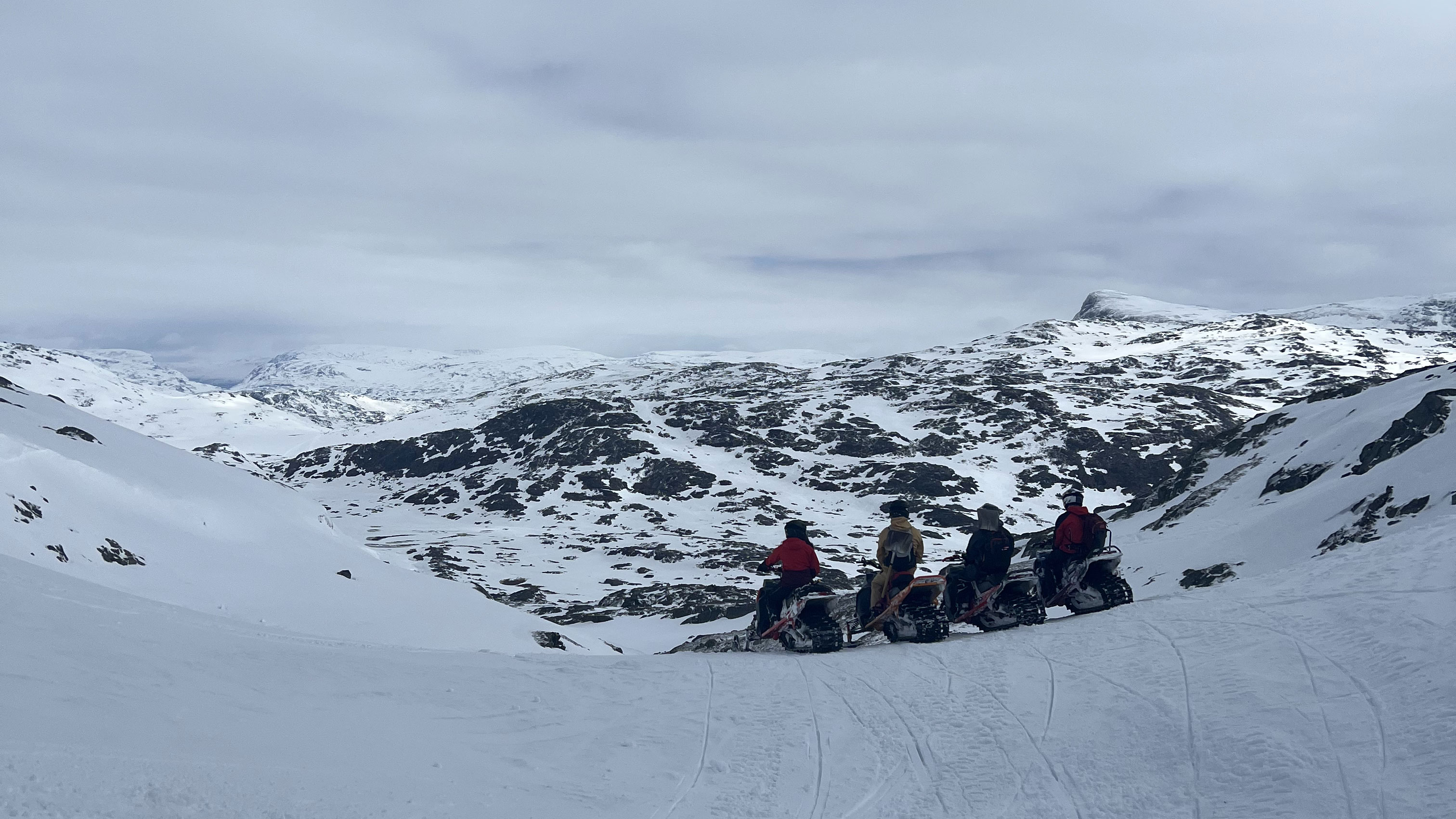 4 snowmobilers on their Lynx sleds in Riksgränsen
