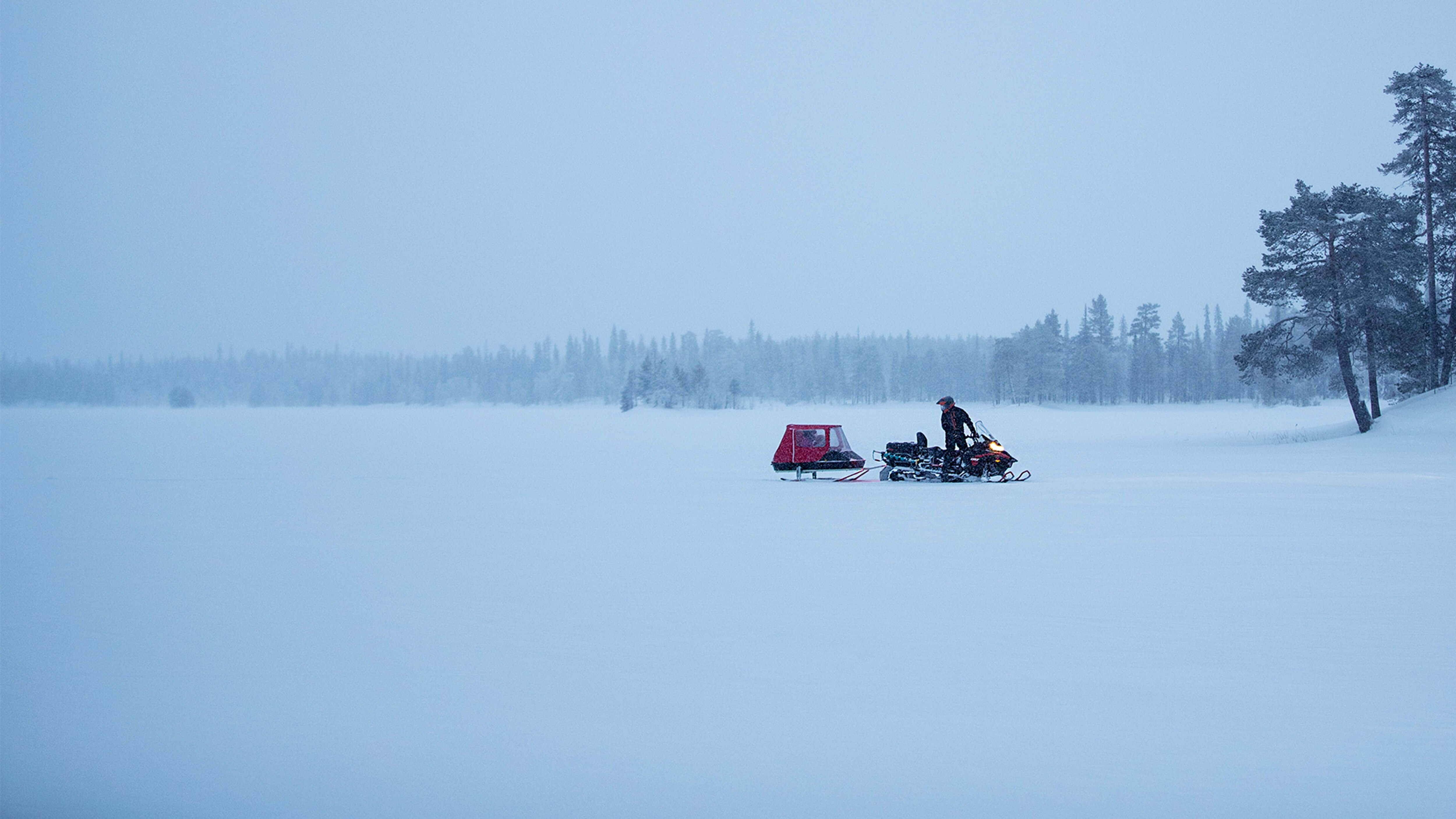 Lynx valo jälki pimeässä