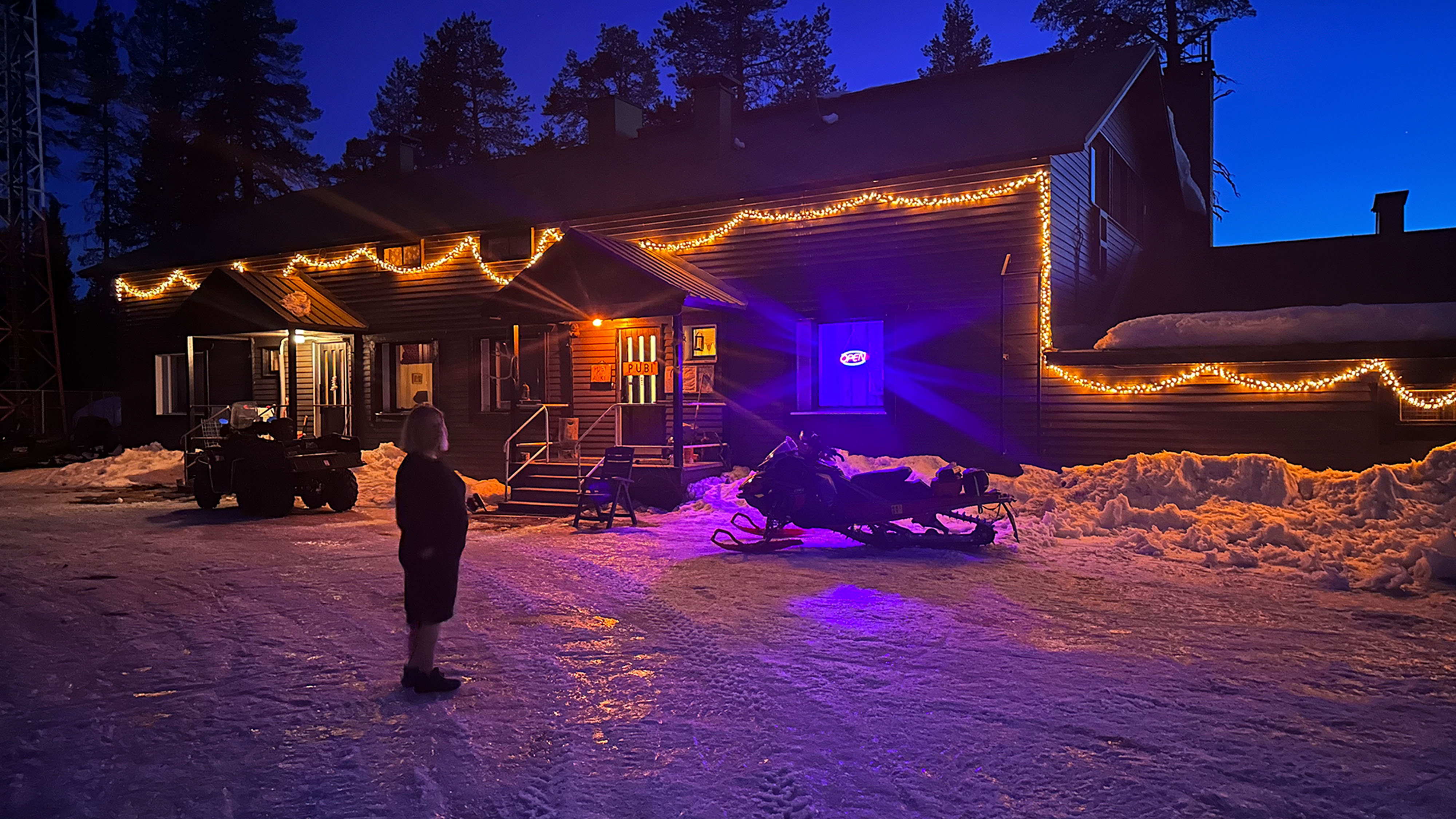 Lynx Xterrain RE 850 E-TEC crossover snowmobile parked next to a lodging