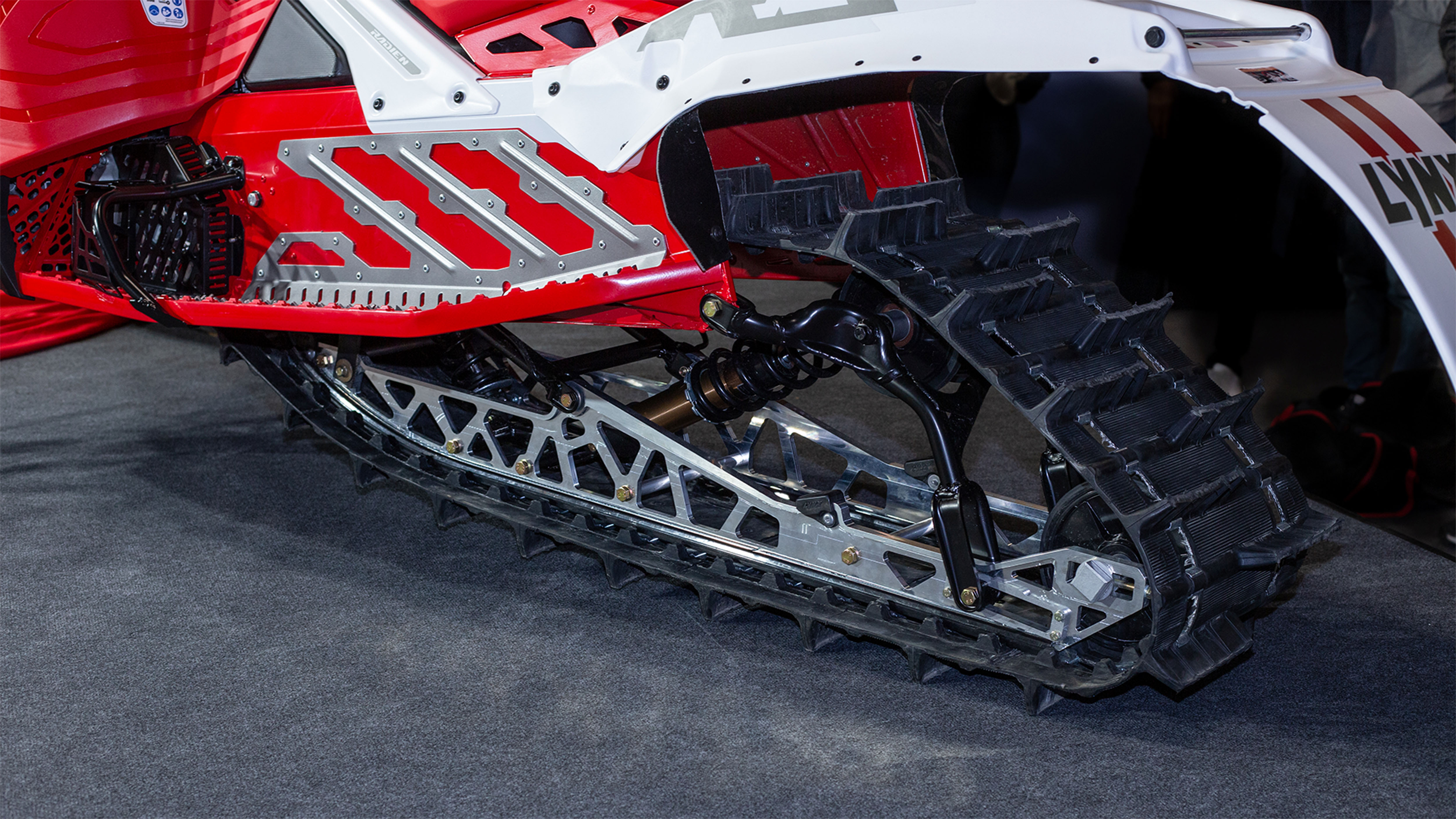 Lynx rCTRL rear suspension in Rave RS racing snowmobile