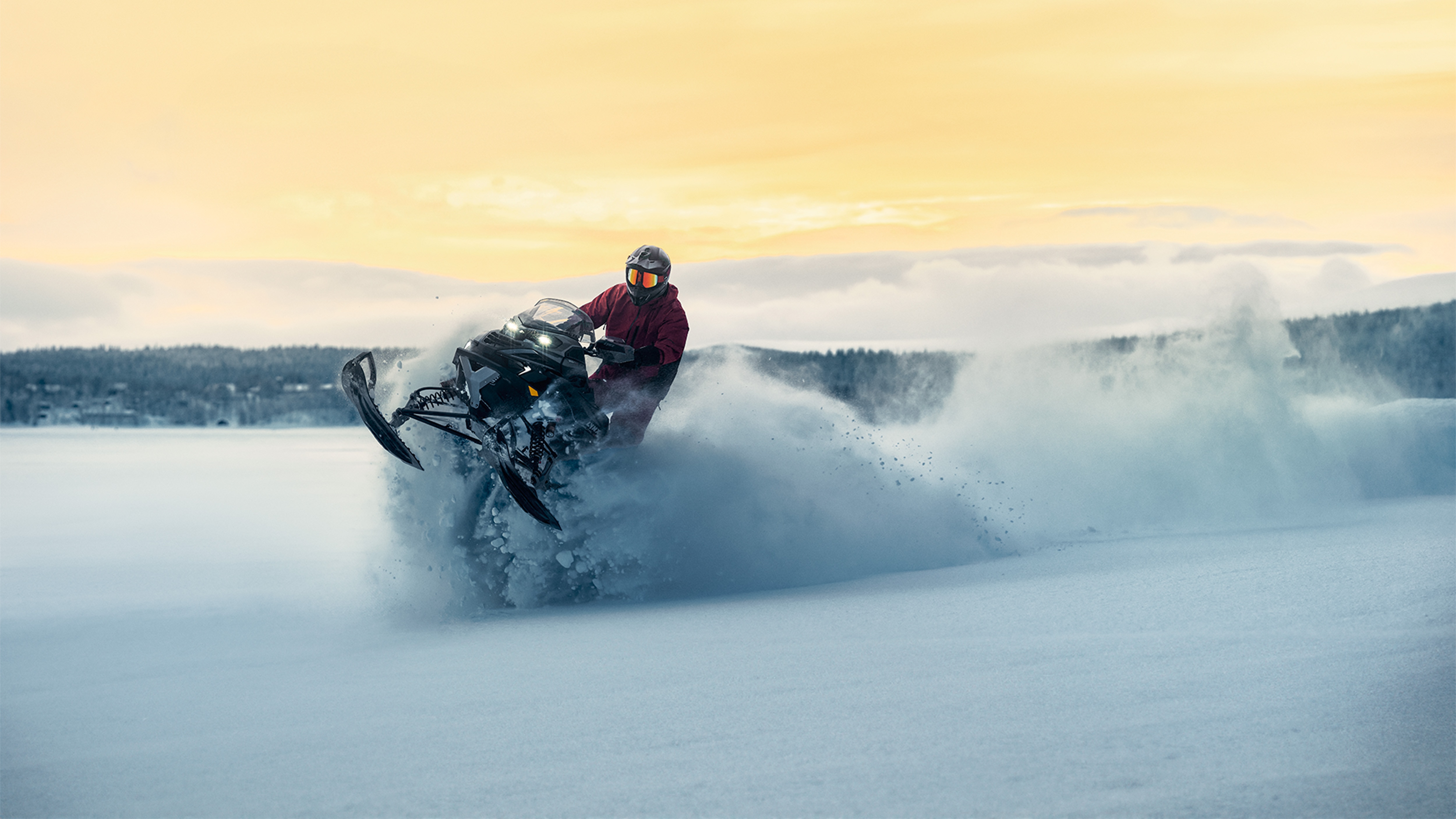 Lynx Brutal RE 2025 snøscooter som akselererer raskt på dyp snø